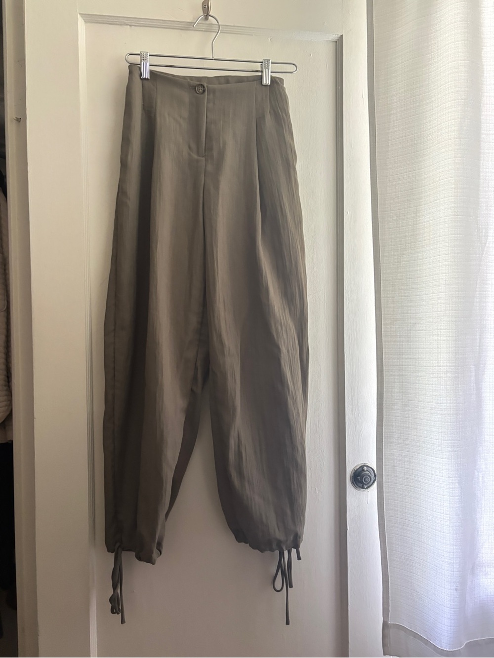 Balloon taupe dress pants with drawstring hem